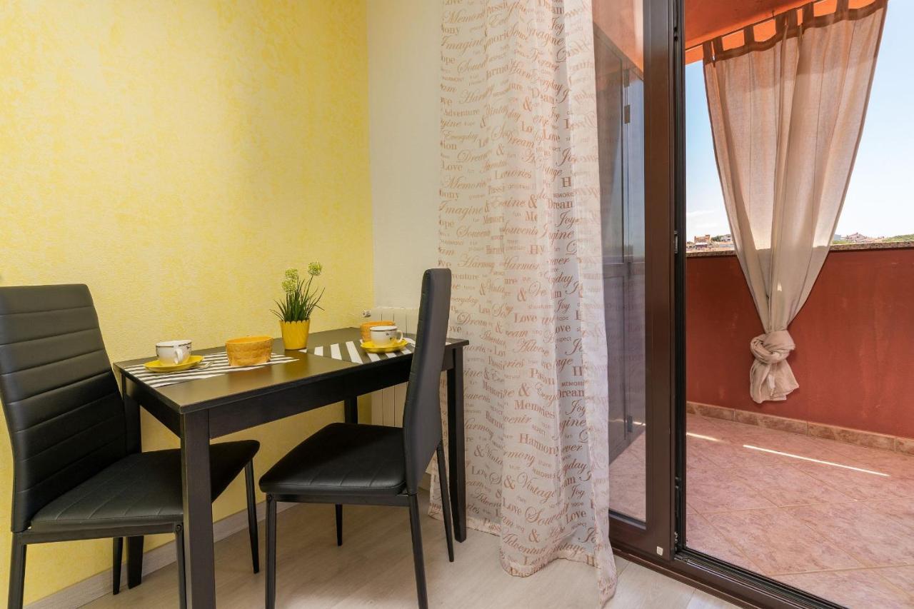 Apartments Miri Врсар Экстерьер фото
